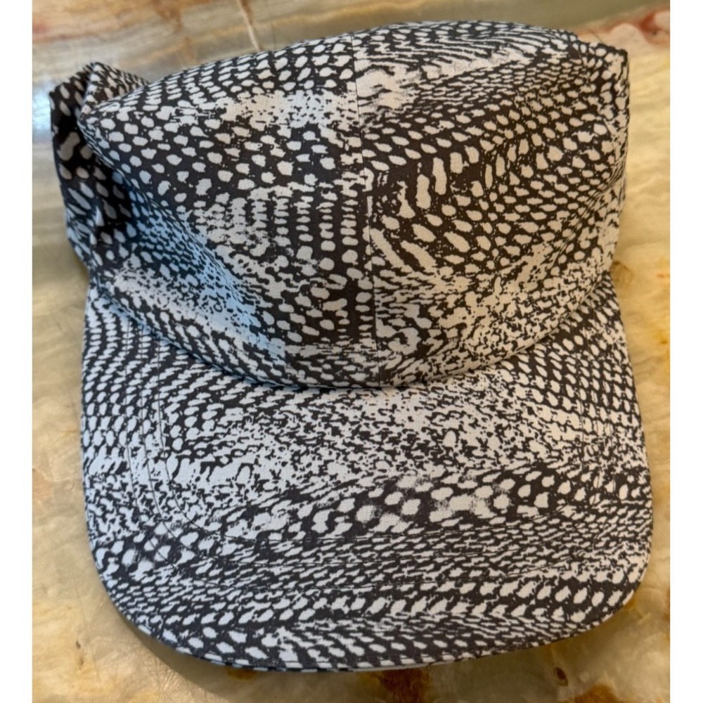 Lululemon Unisex Baller Hat Run Swerve‎ Vapor Black Snake Print Stretch One Size